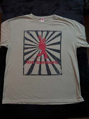 Los Bunkers Llueve Sobre La Ciudad Band T-Shirt Size L